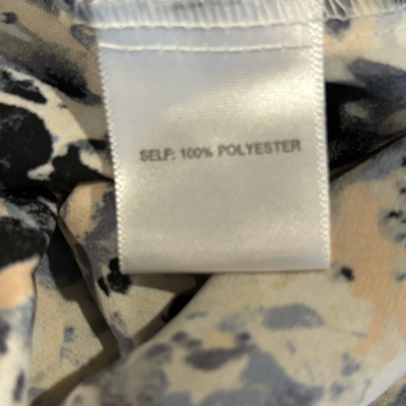 Rose & Olive Abstract Floral Print Top Blouse Size 1X - Picture 7 of 11